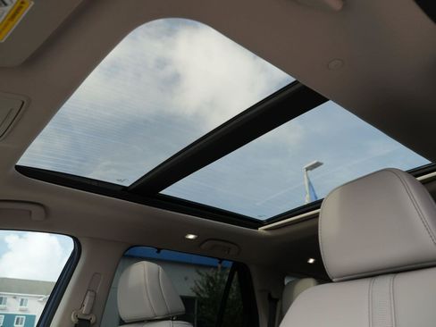 Used 2023 Honda Pilot Touring image 8
