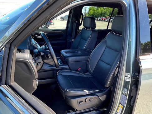 Used 2023 Chevrolet Suburban Premier AWD/4WD image 26