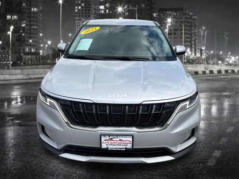 Used 2023 Kia Carnival LX FWD image 9