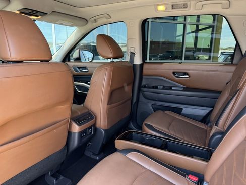 Used 2022 Nissan Pathfinder Platinum w/ Cargo Package image 38