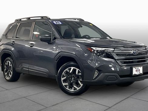 Used 2025 Subaru Forester Premium AWD/4WD image 3