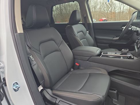 New 2026 Nissan Pathfinder SL w/ SL Premium Package image 12