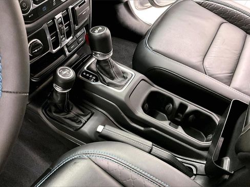 Used 2024 Jeep Wrangler High Altitude image 14