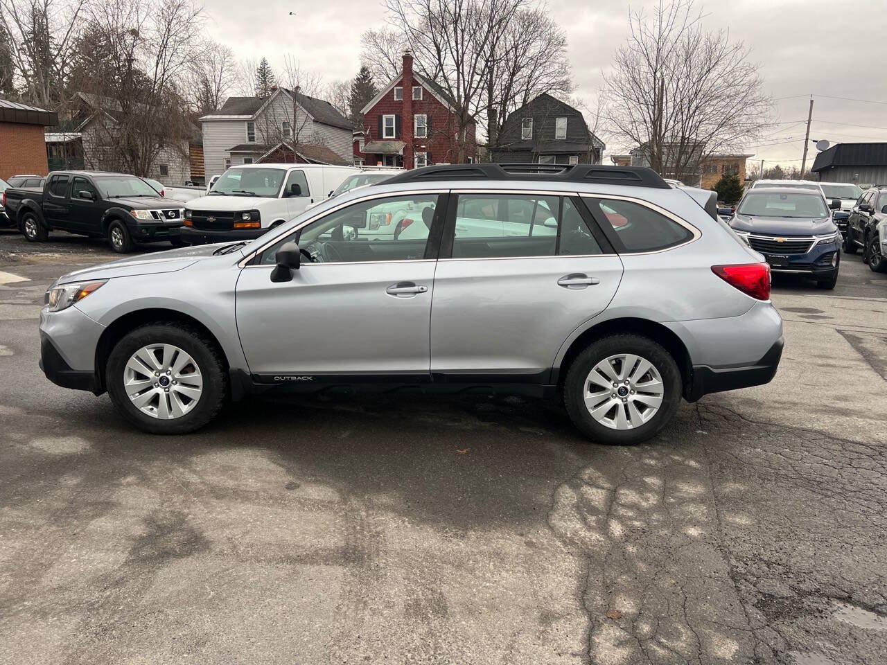Used 2018 Subaru Outback 2.5i AWD/4WD image 2