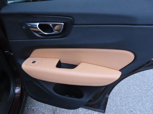 Used 2018 Volvo XC60 T6 Inscription w/ Luxury Seat Package image 16