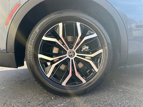 Used 2026 Toyota Crown XLE image 18