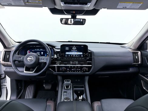 Used 2024 Nissan Pathfinder Platinum w/ Cargo Package image 31