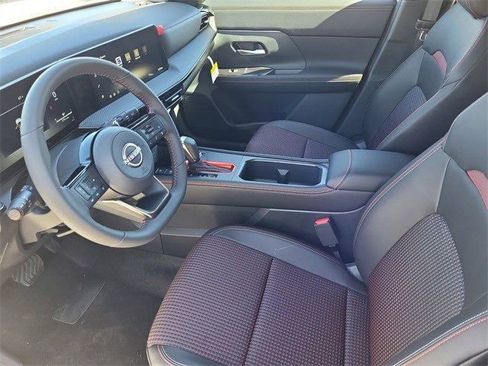 New 2026 Nissan Kicks SR image 8
