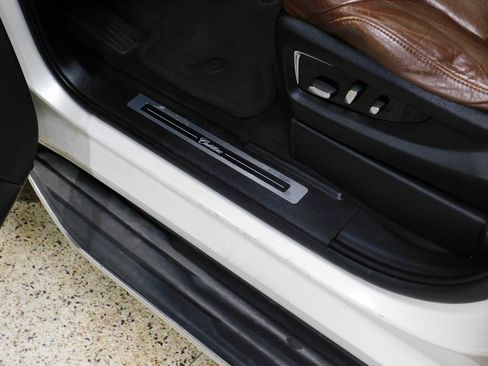 Used 2015 Cadillac Escalade Luxury image 28