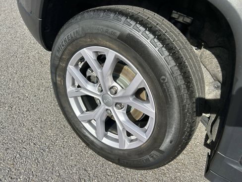 Used 2022 Jeep Grand Cherokee Limited image 15