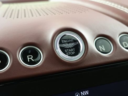 Used 2021 Aston Martin DBX image 18