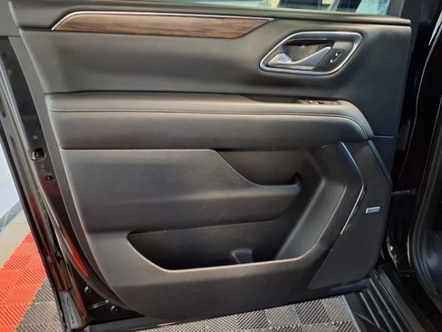 Used 2023 Chevrolet Suburban Premier AWD/4WD image 17