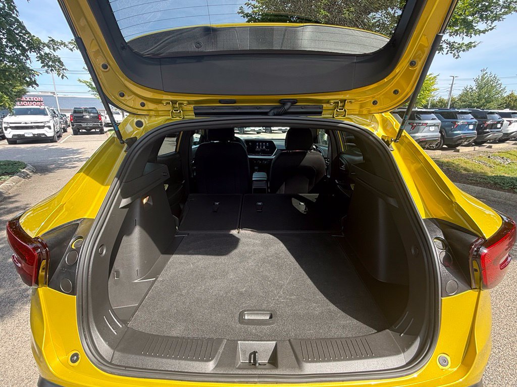 Used 2024 Chevrolet Trax RS w/ Driver Confidence Package FWD image 28