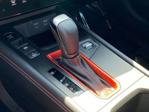 New 2025 Nissan Kicks SR image 30