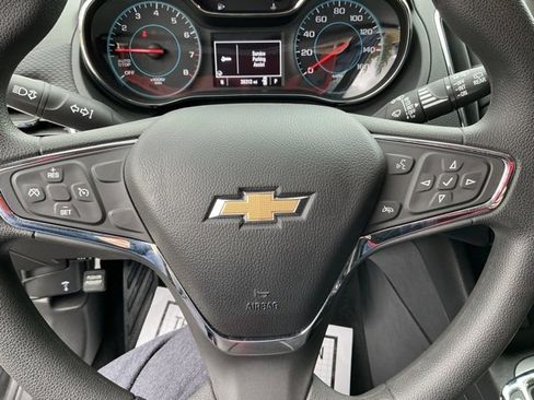 Used 2018 Chevrolet Cruze LT w/ Convenience Package image 25