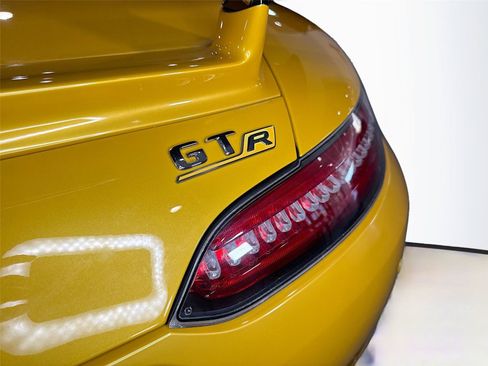 Used 2019 Mercedes-Benz AMG GT R image 38
