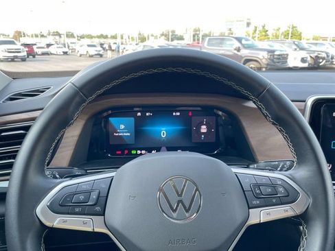 Used 2025 Volkswagen Atlas SE AWD/4WD image 20