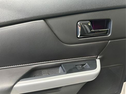 Used 2014 Ford Edge Limited w/ Driver Entry Package FWD image 9
