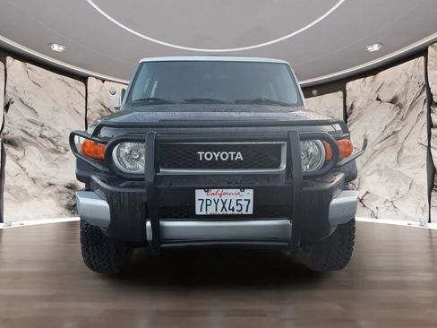 Used 2014 Toyota FJ Cruiser 4WD w/ Upgrade Package image 2