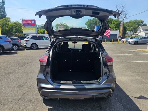 Used 2024 Nissan Kicks S FWD image 9