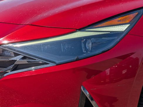 Used 2022 Hyundai Elantra Limited FWD image 16