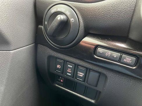 Used 2018 Nissan Titan SV w/ SV Convenience Package image 18