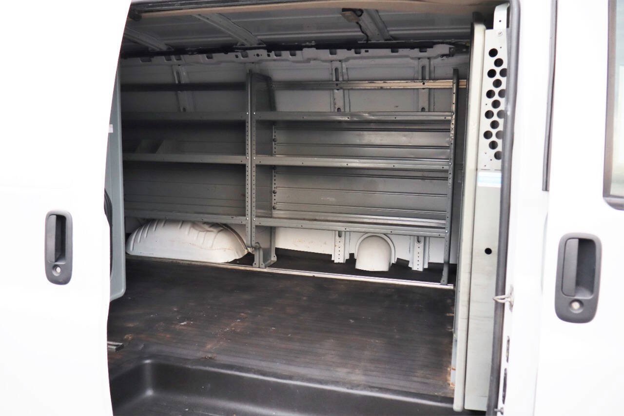 Used 2020 Chevrolet Express 3500 RWD image 6