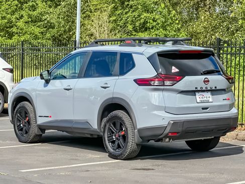 Used 2025 Nissan Rogue SV AWD/4WD image 5
