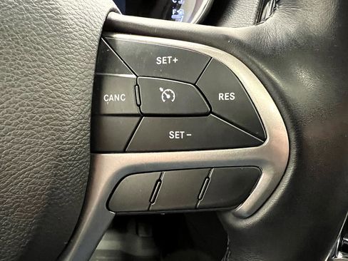 Used 2022 Jeep Grand Cherokee Limited image 26