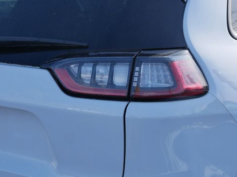 Used 2020 Jeep Cherokee Latitude w/ Cold Weather Group image 17