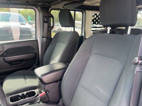 Used 2018 Jeep Wrangler Unlimited Sport image 8