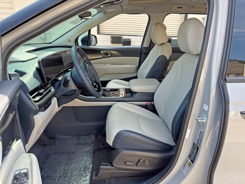 Used 2025 Kia Carnival SX Prestige FWD image 17