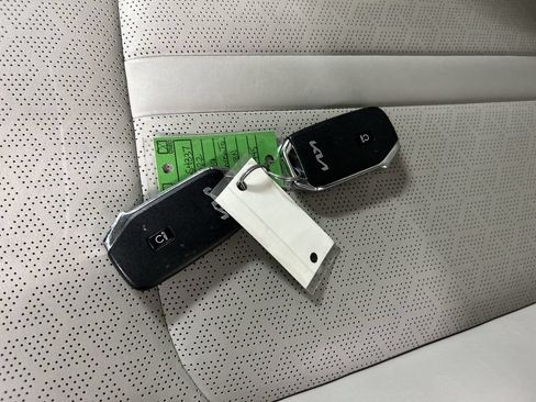 Used 2022 Kia Sorento S FWD image 12