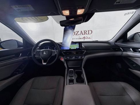 Used 2018 Honda Accord Touring image 30