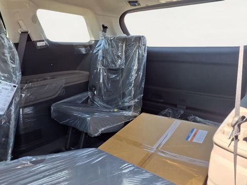 New 2026 Kia Carnival LX image 16