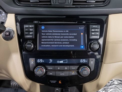 Used 2017 Nissan Rogue SL image 37