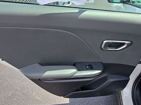 Used 2025 Kia K4 FWD image 32