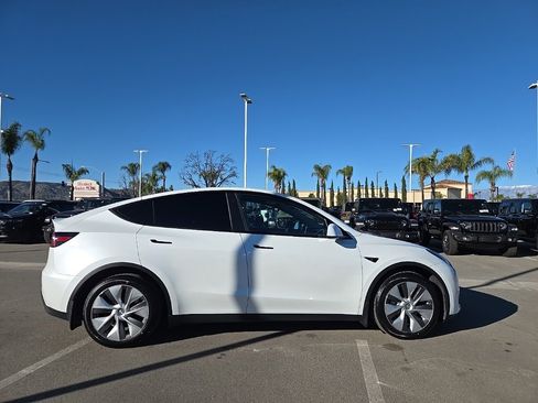 Used 2023 Tesla Model Y Long Range image 8