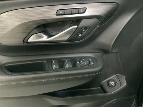 Used 2024 GMC Terrain SLT image 15