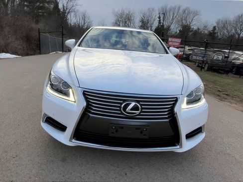 Used 2015 Lexus LS 460 AWD w/ Comfort Package image 2