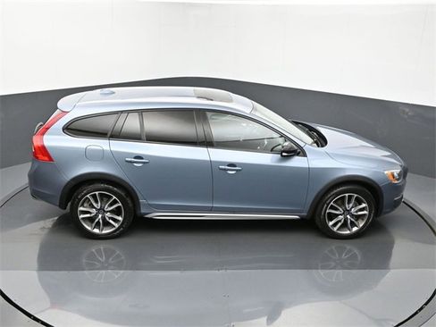 Used 2018 Volvo V60 T5 Cross Country w/ Convenience Package image 18