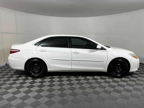 Used 2017 Toyota Camry LE image 4