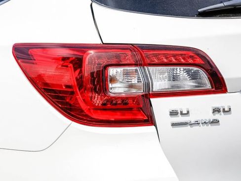 Used 2016 Subaru Outback 2.5i Limited AWD/4WD image 10