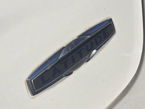 Used 2021 Jeep Compass Latitude image 11