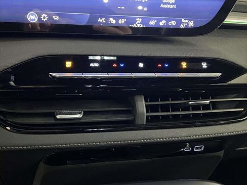 Used 2025 Buick Enclave Preferred w/ Power Package image 31