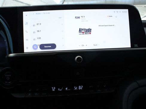 Used 2023 Toyota Crown Limited image 5