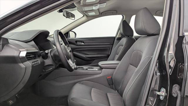 Used 2025 Nissan Altima 2.5 SV FWD image 14