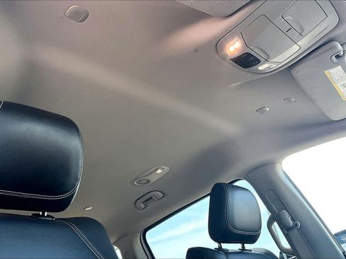 Used 2023 Chrysler Pacifica Touring-L FWD image 28