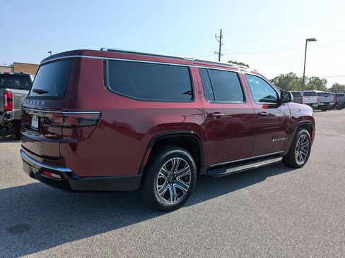 Used 2025 Jeep Wagoneer L 4WD image 5