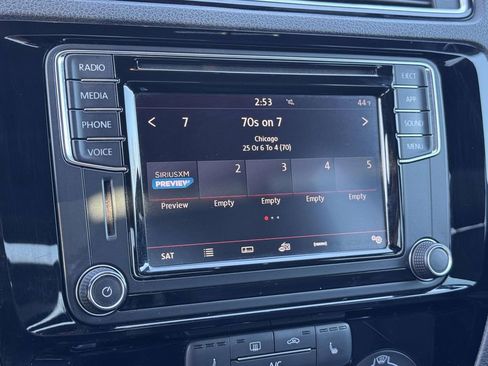 Used 2018 Volkswagen Jetta Sport image 3